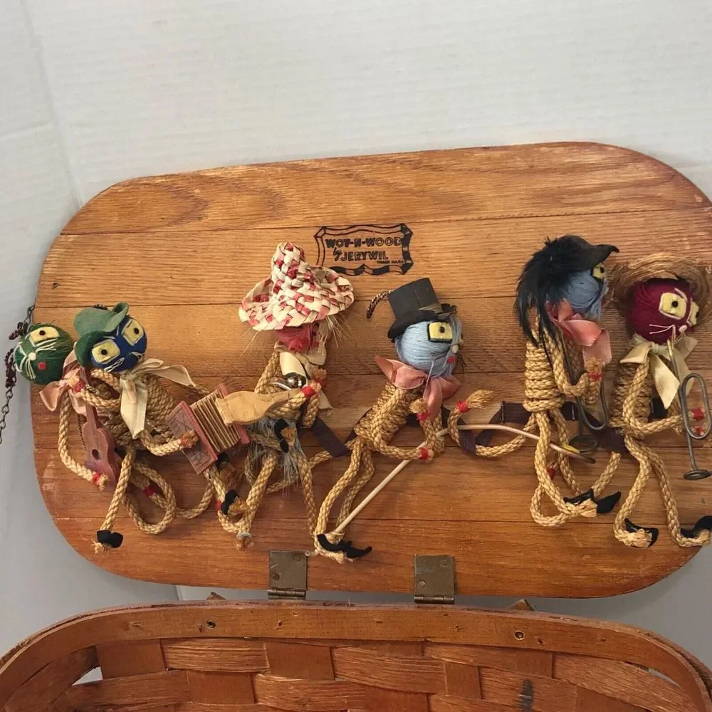 1940's Wov-N-Wood Jerywil Basket with Handmade‎ Cats Meow Musical Band Vintage
